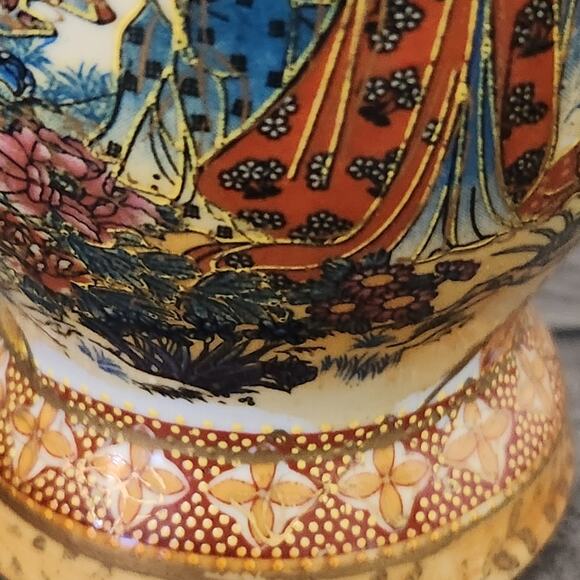 Vintage Satsuma Japanese Pottery Gold Painted Vases Set of 2 - Picture 9 of 12